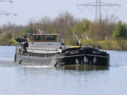 Motorvrachtschip Retif (ENI 01831198), een Straatsburger motorspits uit 1952, varend onder Nederlandse vlag.