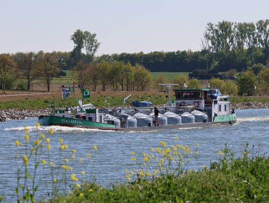 Poedertanker Realengracht (ENI 02312491) varend op het Julianakanaal