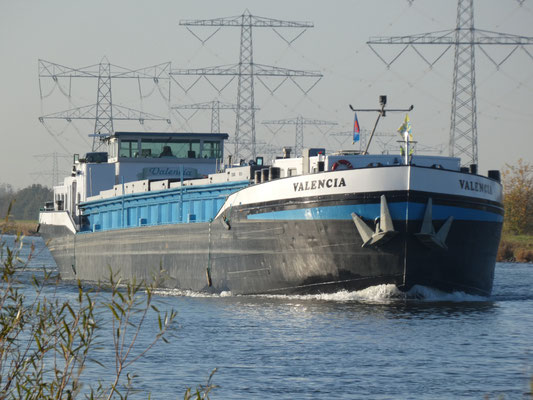 Motorvrachtschip Valencia (ENI 02316135), gebouwd in 1972 bij scheepswerf Ral te Irnsum, varend onder Nederlandse vlag