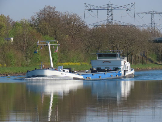 Mila Motorbeunschip ENI 02313209 Het motorbeunschip Mila heeft een lengte van 80 m, een breedte van 8,20 m en een laadvermogen van ca. 1.402 ton.