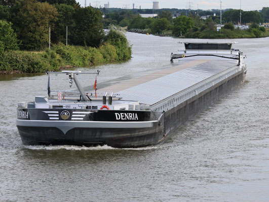 Motorvrachtschip Denria (ENI 06105601), voormalig Cortina en Denria,