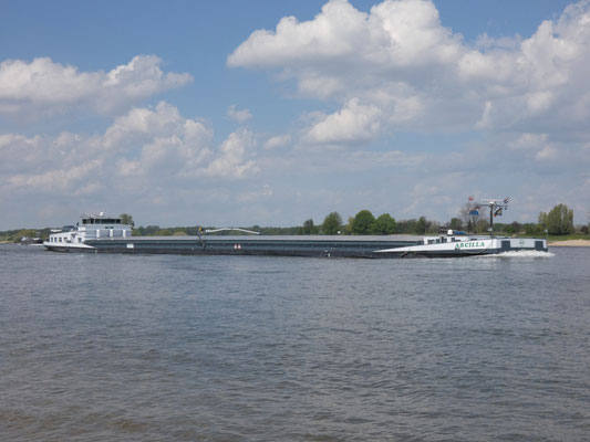 Motorvrachtschip Arcilla (ENI 02206539) in de opvaart