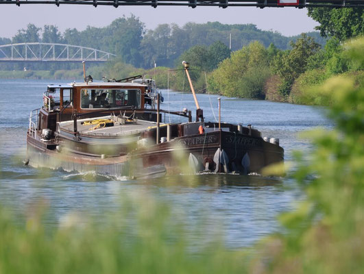 Motorvrachtschip Stapper met ENI-nummer 02103080, varend onder Nederlandse vlag, voorheen bekend als Sancta Maria en Karin.