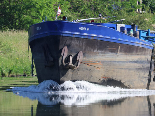 Motorvrachtschip Hendi W (ENI 02312976) Julianakanaal