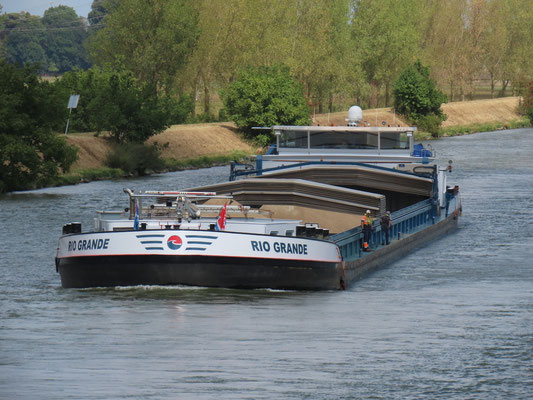 Motorvrachtschip Rio Grande (ENI 02326178), bouwjaar 2003, Orsova (Roemenië). Voer eerder als Nivoma en Adandi. Laadvermogen ca. 3.049 ton, Nederlandse vlag.