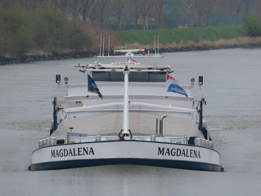 Motorvrachtschip   Magdalena ENI 02328609 op het Julianakanaal foto2