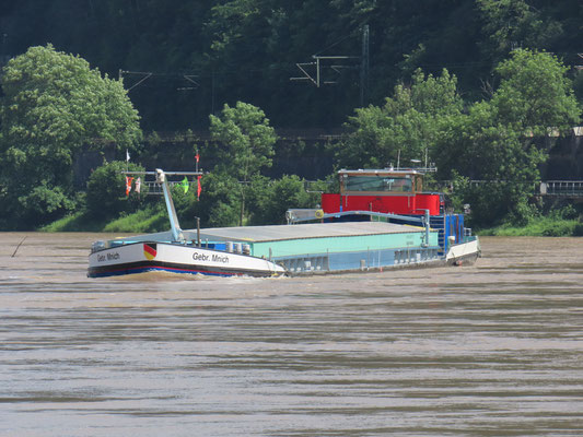 Motorvrachtschip Gebr. Mnich met ENI-nummer 04032460 varend onder Duitse vlag
