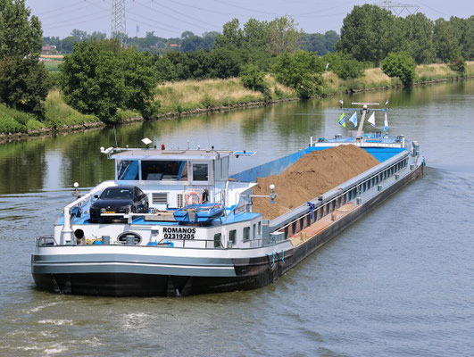 Motorvrachtschip Romanos, ENI 02319205, varend op het Julianakanaal