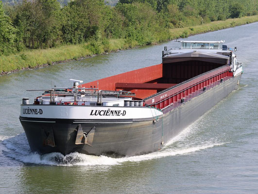 Motorvrachtschip Luciënne-D met ENI-nummer 02324479 Foto Echt