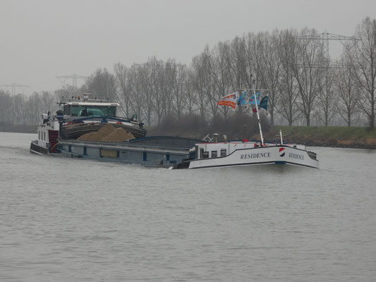 Motorvrachtschip Residence op het Julianakanaal. 2