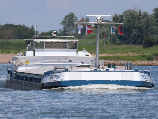 Motorvrachtschip Gerda (ENI 02324086), gebouwd in 1999 als Crigee. Eerder gevaren als Ravi. Eigendom van Keijsers Scheepvaart BV in Zwijndrecht.
