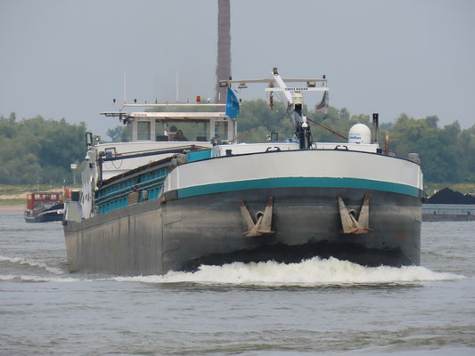 Motorvrachtschip Marelie (ENI 02205160) in de opvaart bij Millingen
