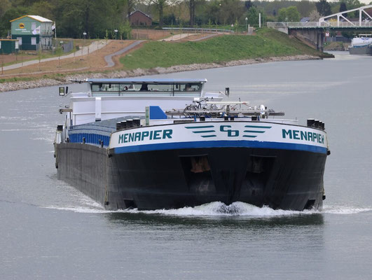 ENI 02331536 Het motorvrachtschip Menapier aan het Julianakanaal