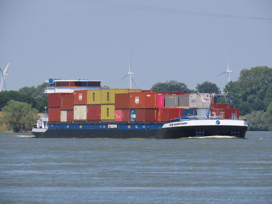 Motorcontainerschip  New Hampshire ENI 02330689 Lengte 135m  Breedte 14.20m  Diepgang 4.00  Tonnage 4858   Aantal TEU 421