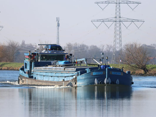 Motorspits SKI (ENI 06001016), gebouwd in 1962 als Miranda bij scheepswerf Hellemans in Boom, varend onder Belgische vlag met zichtbaar registratienummer LG50045.