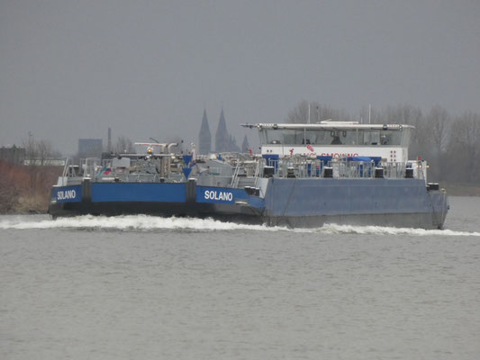 Motortankschip Solano met ENI-nummer 02329301Op de Maas