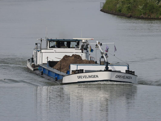 Motorbeunschip Grevelingen met ENI-nummer 02312534, eigendom van Buijs Groot-Ammers Waterwerken B.V., voormalige Christine Witthaus en Rita.