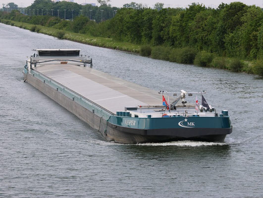 Motorvrachtschip Vesper gespot op het Julianakanaal vanaf brug Roosteren.