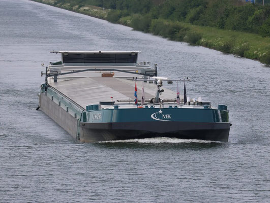 Motorvrachtschip  Vesper ENI 02333123 De Vesper werd in 2010 gebouwd