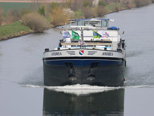 Het motorbeunschip Andrea gespot bij Roosteren aan het Julianakanaal