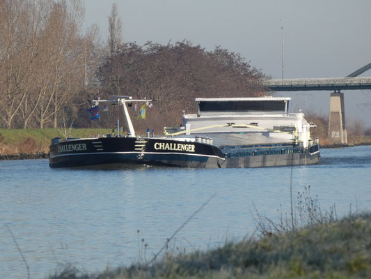 Motorvrachtschip Challenger met ENI-nummer 02331409, varend onder Nederlandse vlag