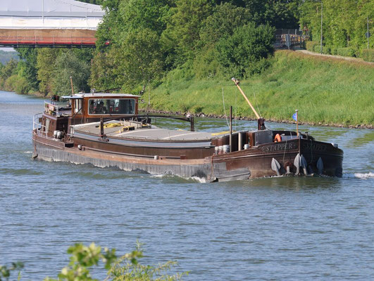 Motorvrachtschip Stapper met ENI-nummer 02103080, varend onder Nederlandse vlag, 