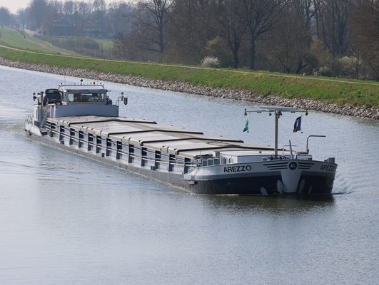 Motorvrachtschip Arezzo (ex Amesa, ex Lente), ENI 02326613, gebouwd 1964, varend onder Nederlandse vlag, lengte 80,00 m en breedte 8,20 m.