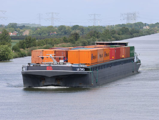 Motorvrachtschip La Cinca, ENI 06105051, varend op de het Julianakanaal