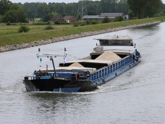 Motorvrachtschip Barsela (ENI 06004225), gebouwd in 1947, voorheen Loana Calista -- varend onder Belgische vlag.