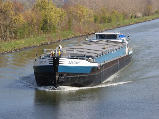 Motorvrachtschip Epsilon (ENI 01823394) Brug Echt foto 2
