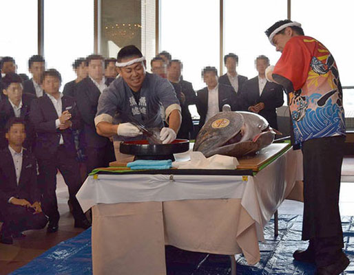 マグロ解体ショー