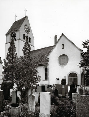 Friedhof bei der Kirche wurde aufgehoben 1978