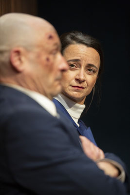Der zerbrochne Krug, Rolle: Gerichtsrätin Walter, Regie: Peter Hailer, mit: Jens Ochlast. Oldenburgisches Staatstheater 2019, Foto: Stephan Walzl