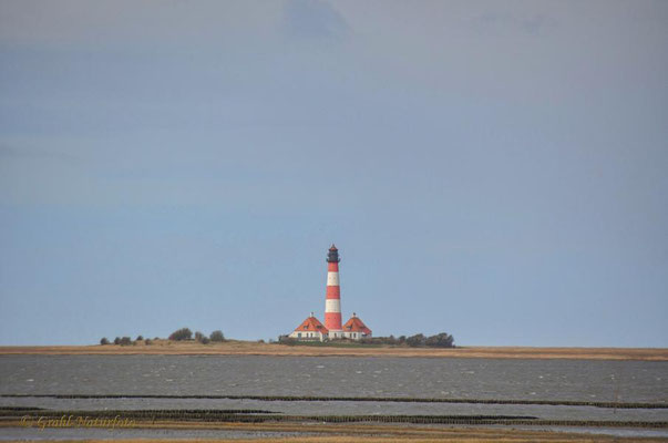 Der Leuchtturm Westerheversand ist das Wahrzeichen der Halbinsel Eiderstedt in Schleswig-Holstein.