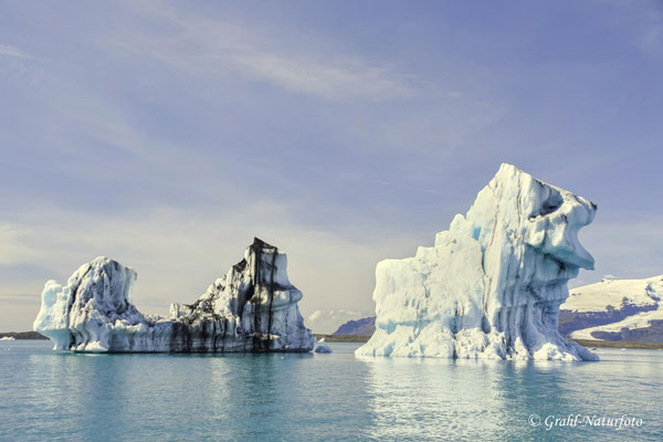 Eisberge in der Gletscherlagune.