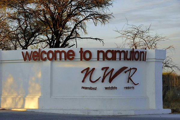 Camp Namutoni ist heute das Besucherzentrum des Nationalparks und ein Übernachtungslager für Besucher.