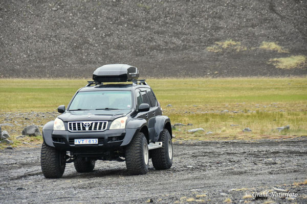 Mit Rúnar von GEOTRAVEL.IS in einem höhergelegtem Toyota Land Cruiser mit Monsterreifen eine Hochlandtour unternommen.