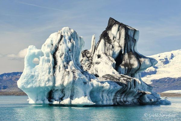 Eisberg in der Gletscherlagune.