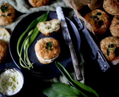 Buttermilch-Scones mit Bärlauch & Schafskäse