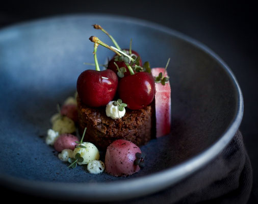 Brownie mit Kirschen, Vanille & weißer Schokolade