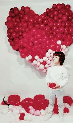 cuore palloncini san valentino allestimento ragazza servizio fotografico bambino angelo bacio