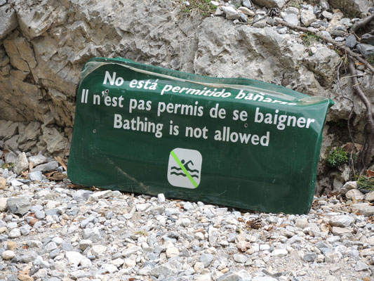 Ob jemand bei Eisbrocken im Wasser freiwillig schwimmen geht????