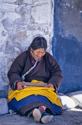 Old woman reading, Drepung Monastery, Tibet 1993