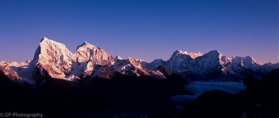 Panorama from Gokyo Ri - Cholatse, Taboche, Kangtega, Thamserku