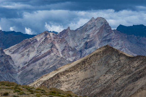 Zanskar - Mountains  along Lingshed trekking