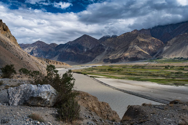 Zanskar - Zanskar river near Karsha