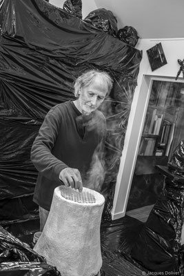 ©JD-L1009731-Jacques Cornet, en action dans son atelier.