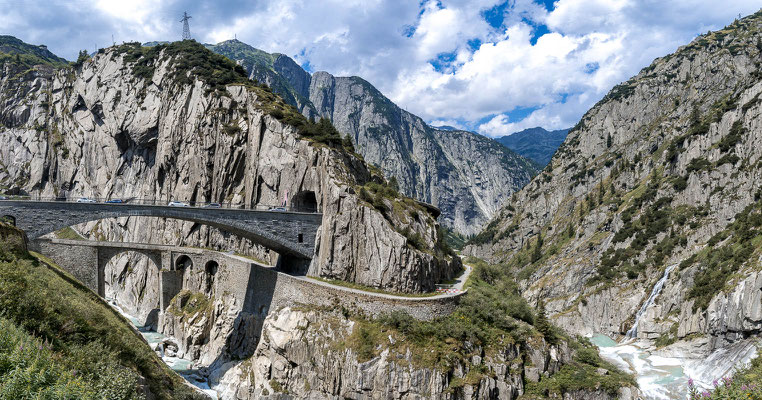 Schöllenenschlucht-Teufelsbrücke am Gotthardpass, Schweiz