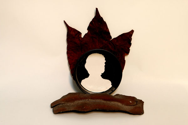 Queen Cut (2020) maple leaf, bark, sprayed plastic cover 15 x 16 x 10 cm