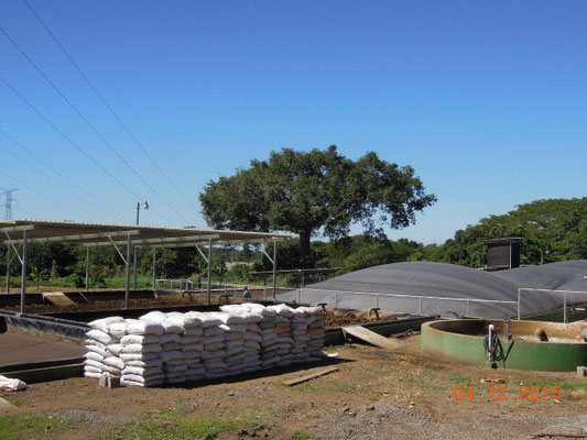 Fertilizante organico de biodigestor alimentado con gallinaza - AquaLimpia Engineering